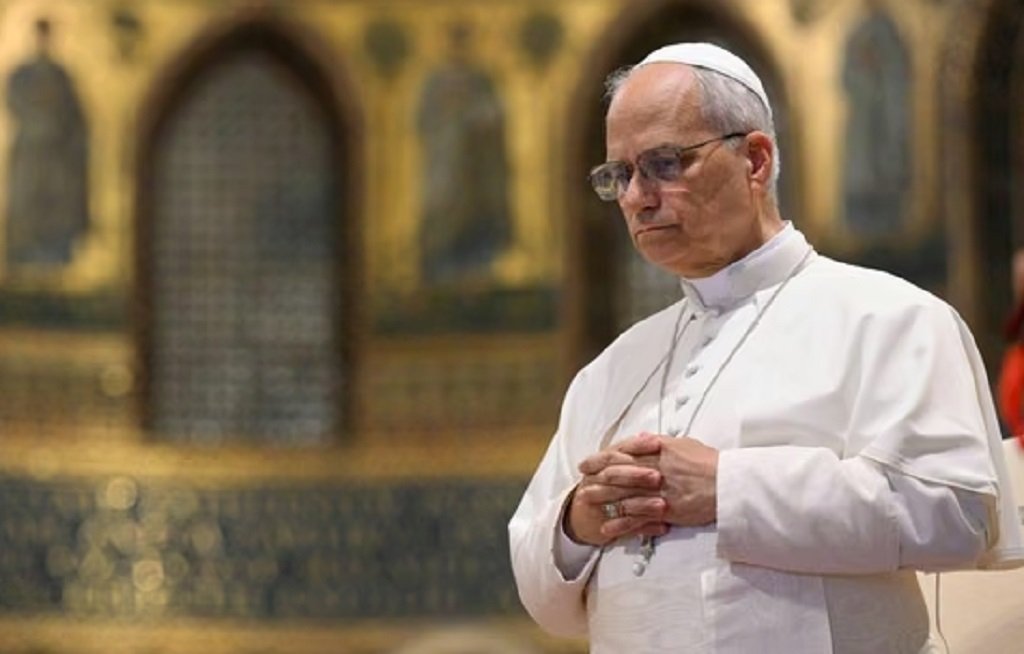 Al papa le extrajeron un tumor maligno