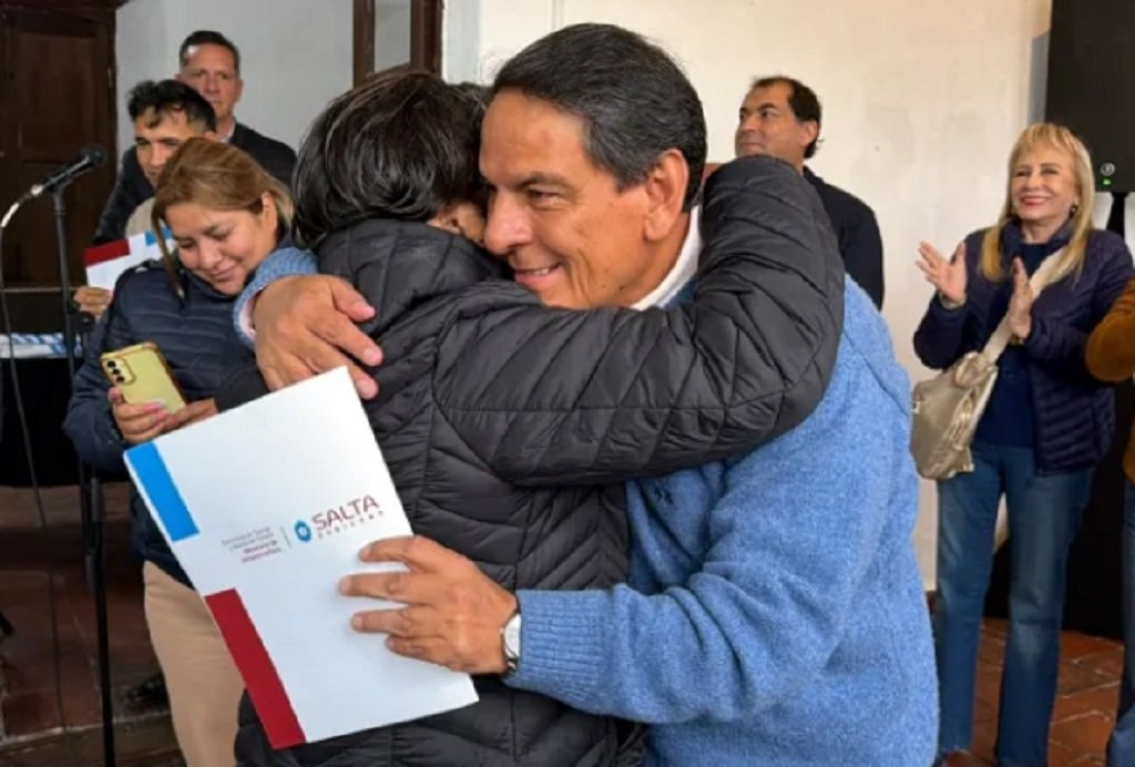  80 familias recibieron sus escrituras