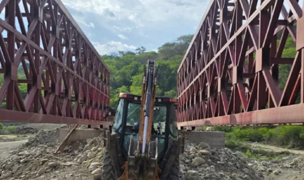 Los Toldos: Instalan un puente Bailey