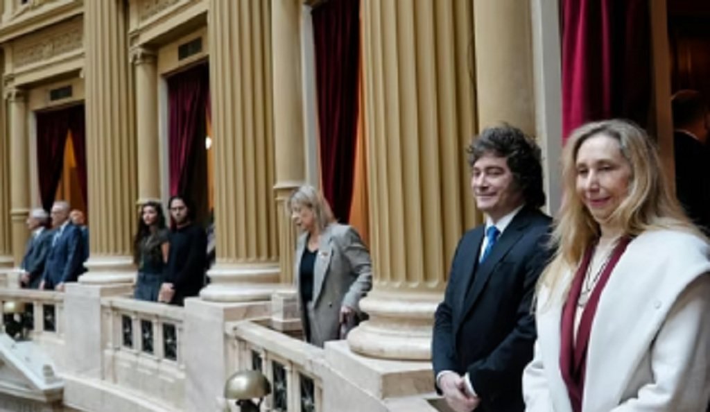 Patricia Bullrich busca sesionar en el Senado