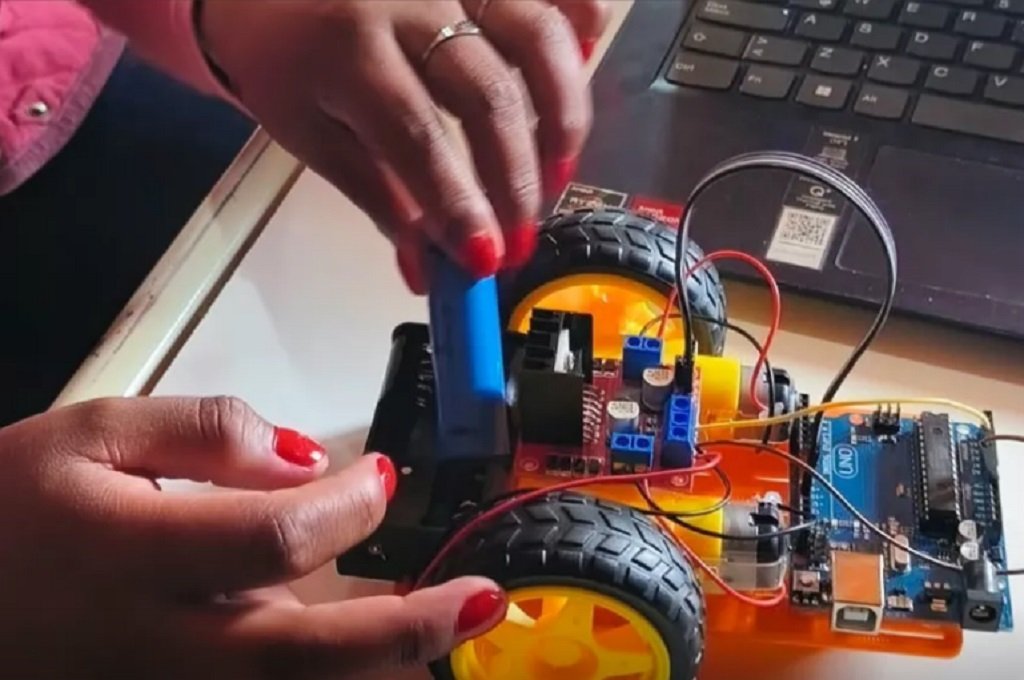 Capacitación de robótica en Amblayo