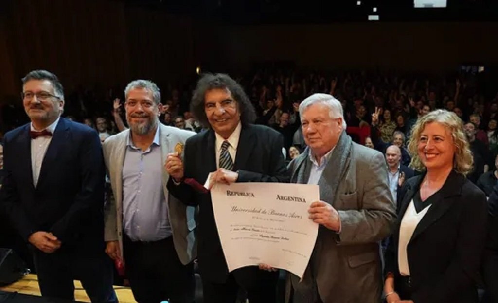 Alejandro Dolina distinguido en la UBA