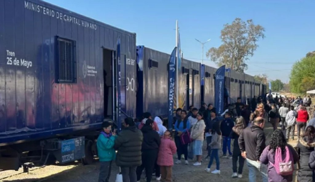 El Tren "25 de Mayo" llegó a Cerrillos