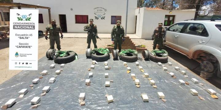 Gendarmería secuestró casi 44 kg. de cocaína en un control de ruta