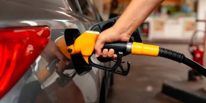 Estiman que la nafta subirá este mes un 1.9% promedio