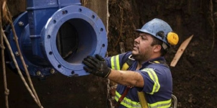 AySa: cuestionamientos por privatización 