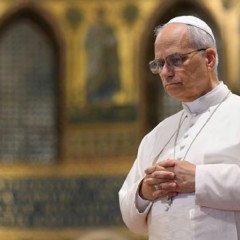 El papa habló con Volodimir Zelenski