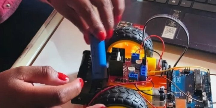 Capacitación de robótica en Amblayo