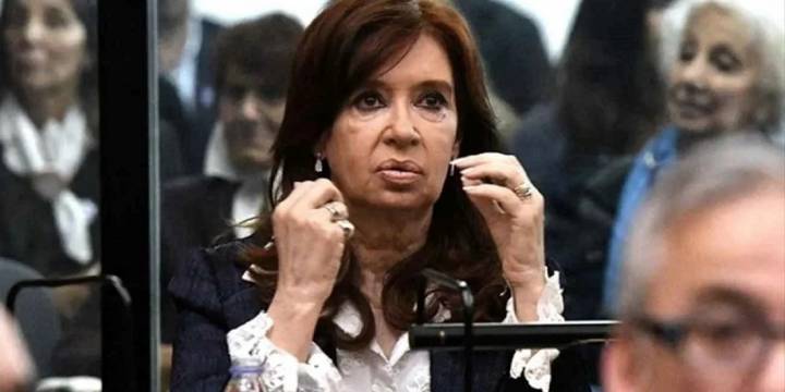 Cristina Fernández dijo que su abogado probará su inocencia 