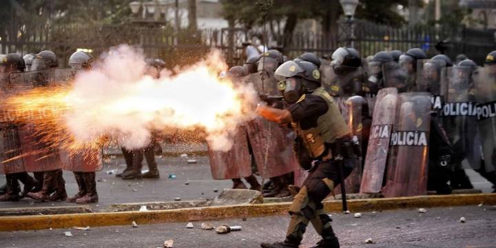 Un manifestante fallecido tras la represión policial en Perú