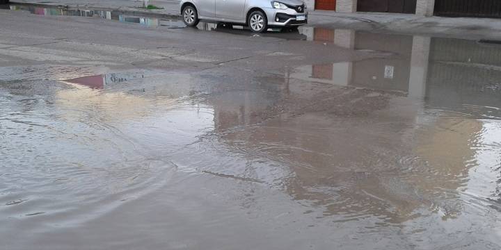 Vecinos de Bº Arenales se manifestarán por pérdidas de agua