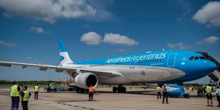 Aerolíneas suspendió las paritarias con los gremios