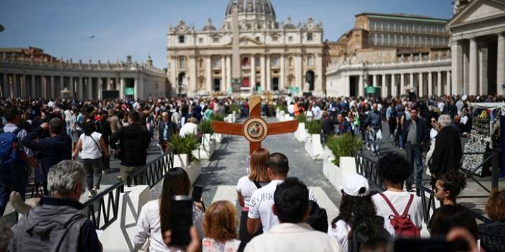 Se espera que más de 500 mil personas despidan al Santo Padre 
