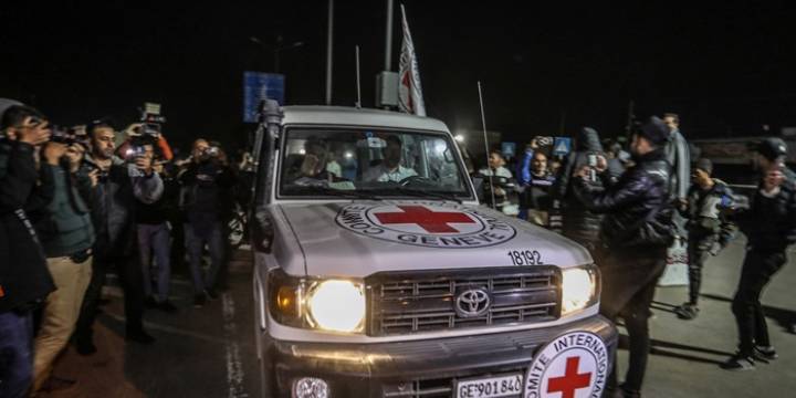 Hamás entregó rehenes israelíes a la Cruz Roja