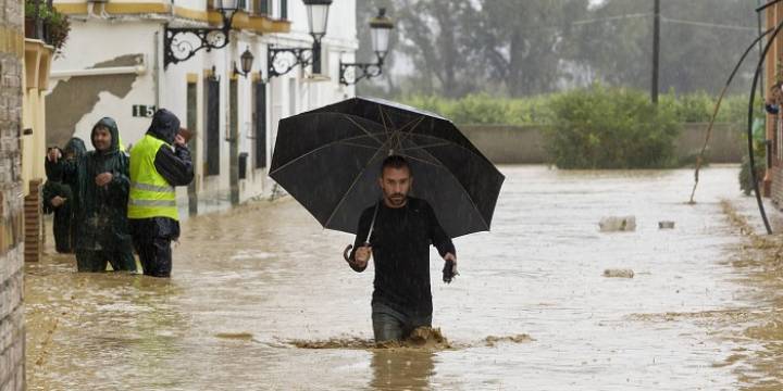Lluvia torrencial provoca inundaciones en la costa de España