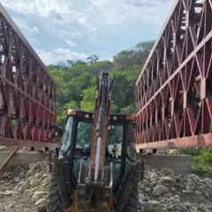 Los Toldos: continúa el montaje del puente