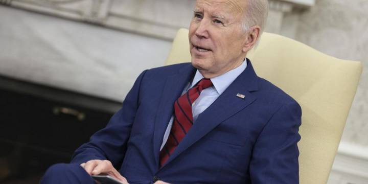 Biden busca reanudar las comunicaciones militares con China