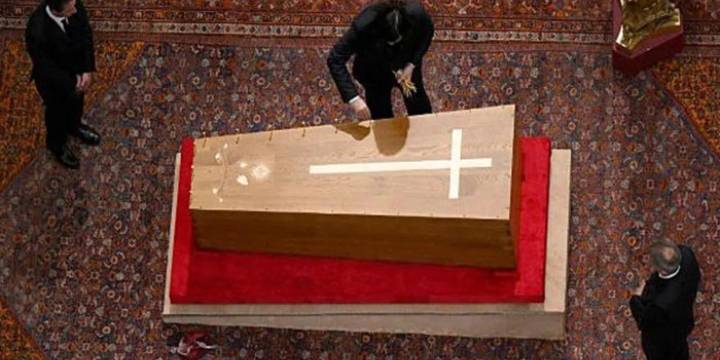 Cinco objetos con los que será enterrado el papa Francisco