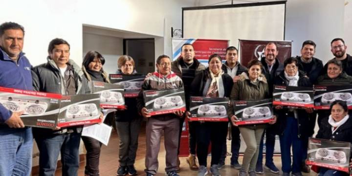 Valle de Lerma: más de 40 familias recibieron su anafe eléctrico