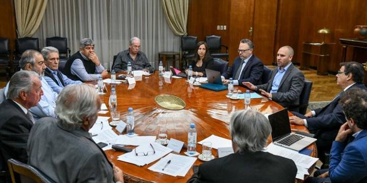 Adelantan la reunión del Consejo del Salario por la inflación
