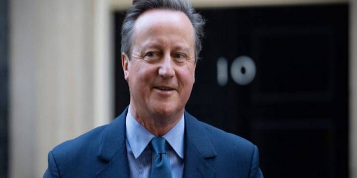 David Cameron asumió como ministro de Asuntos Exteriores