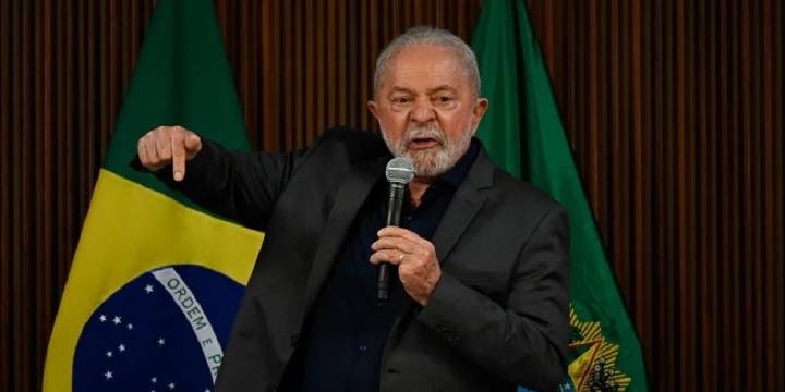 Lula de Silva echó a 13 militares de seguridad presidencial