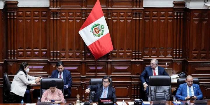 El Congreso peruano declaró persona no grata a Evo Morales
