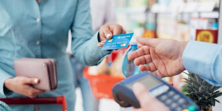 Denuncian problemas en el uso de tarjetas de débito y crédito