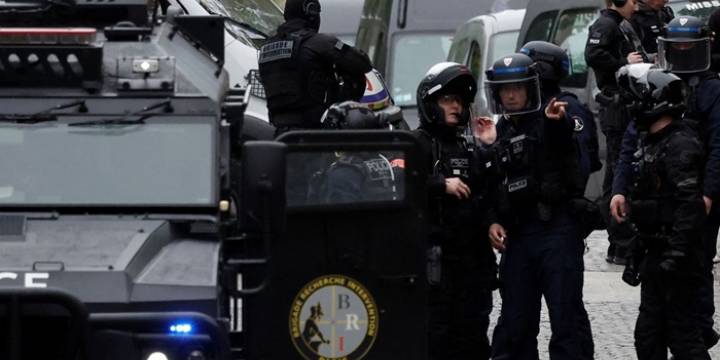 Tensión en París por una falsa amenaza de bomba 
