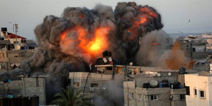 Bombardeos en Gaza dejan al menos 96 palestinos muertos