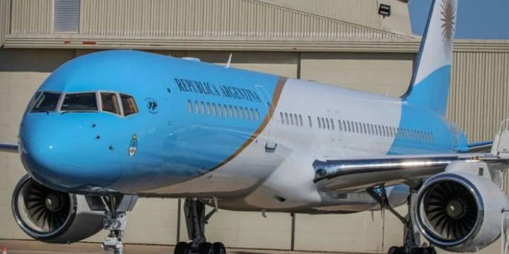 El Gobierno advirtió que cerrará Aerolíneas Argentinas