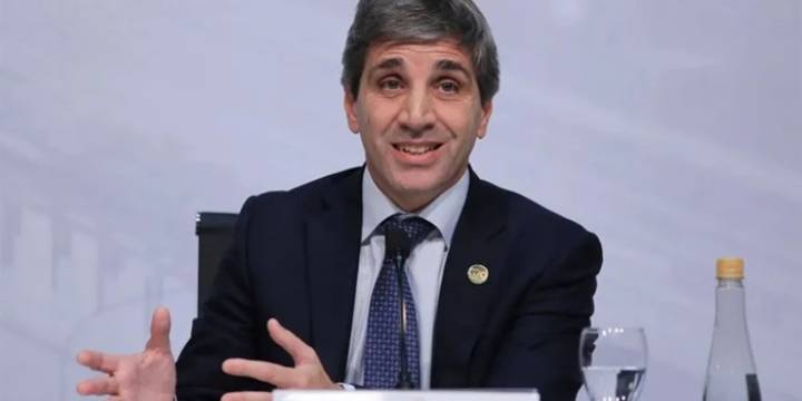 Luis Caputo ratificó se levantarán las restricciones al dólar