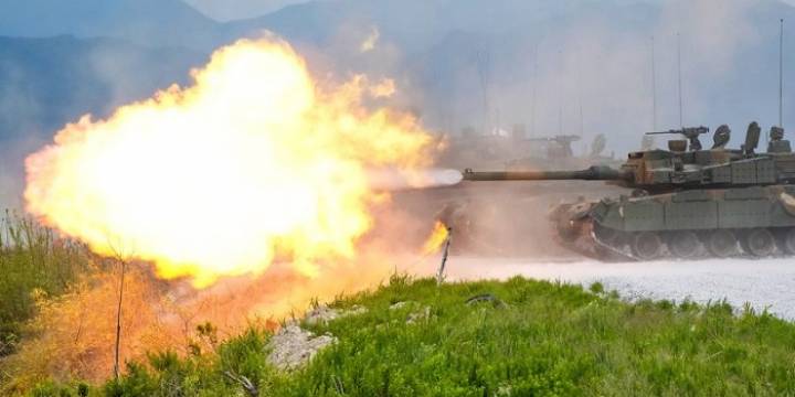 Corea del Sur y EEUU realizan ejercicios bélicos con fuego real