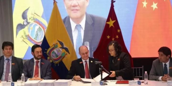 China firmó un tratado de libre comercio con Ecuador