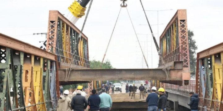 Traslado histórico del puente de Vaqueros
