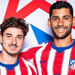 Julián posó con la camiseta del Atlético