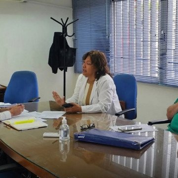 Médicos realizan reuniones con entidades