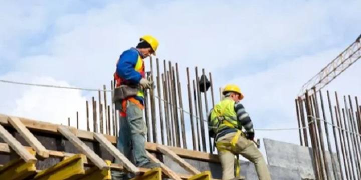 La construcción se contrajo un 4,1% mensual en marzo