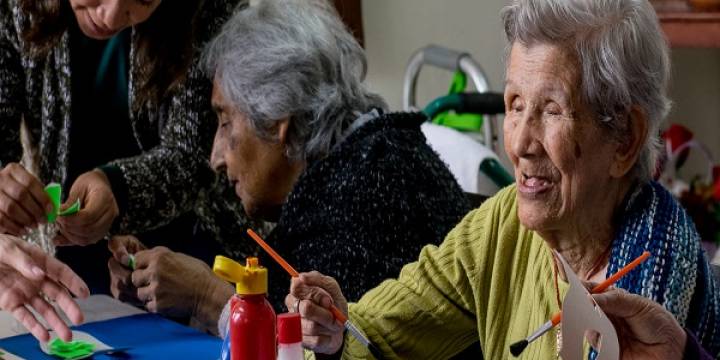 Contadores solidarios visitaron Hogares de Ancianas