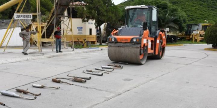 Ruidos molestos: En la Ciudad se realizó la primera destrucción de caños de escape