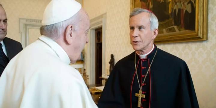 El Papa destituyó al obispo estadounidense Strickland