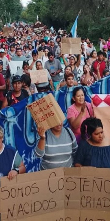 Manifestación de la comunidad Lule por demoliciones